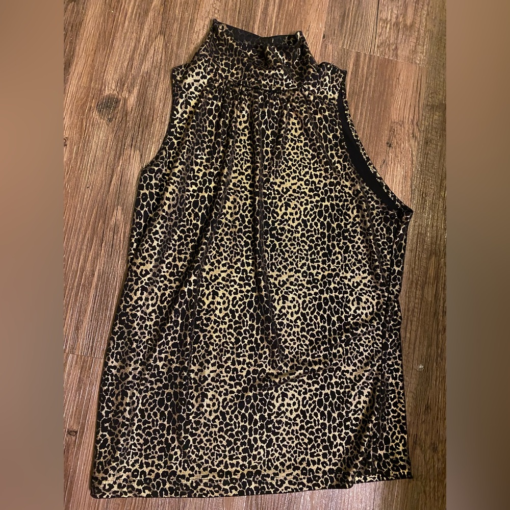 Shimmery cheetah high neck top. Take
your outfit to the next level!